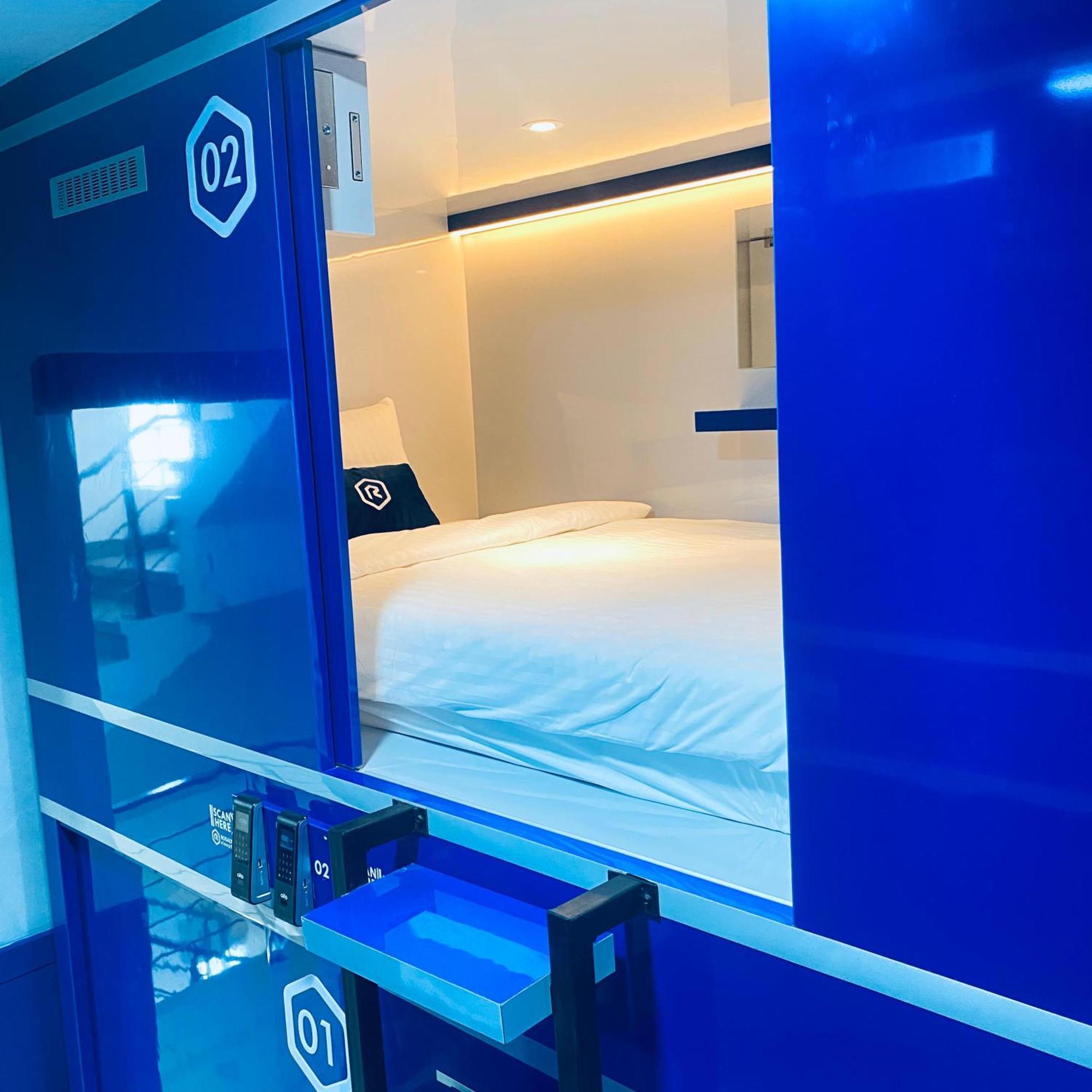 Отель Rosalyne Sleepbox Malioboro 3 Джокьякарта Экстерьер фото