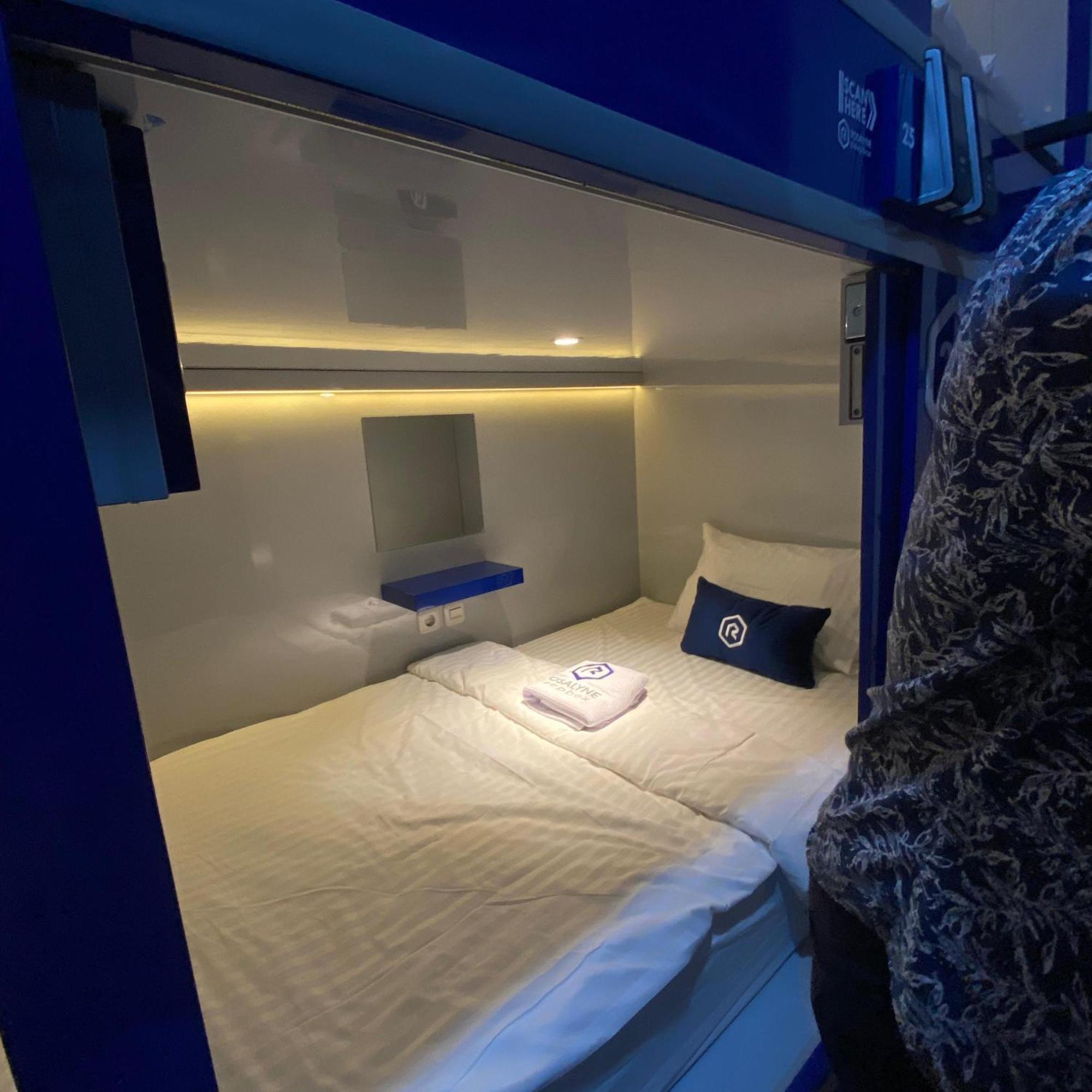 Отель Rosalyne Sleepbox Malioboro 3 Джокьякарта Экстерьер фото