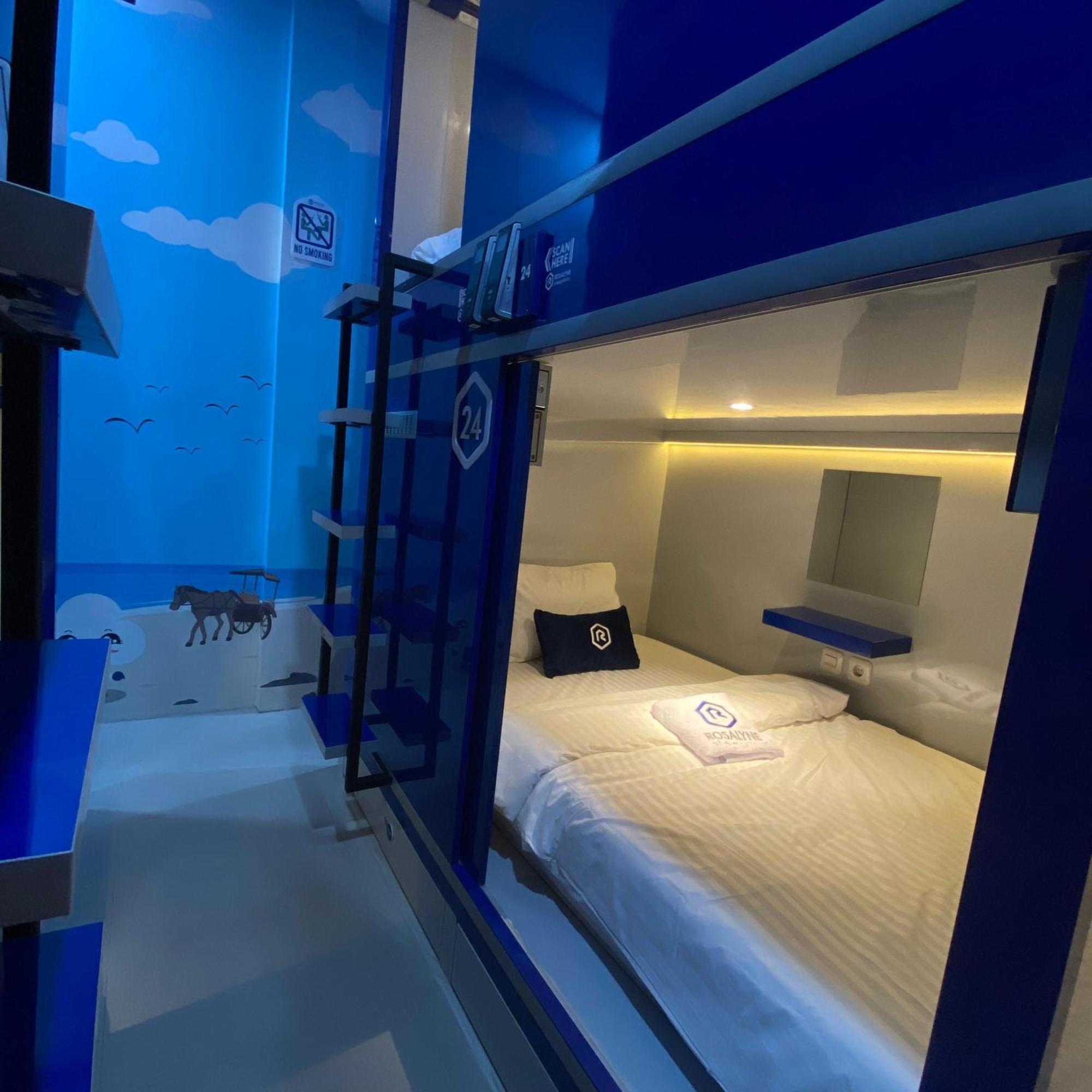 Отель Rosalyne Sleepbox Malioboro 3 Джокьякарта Экстерьер фото